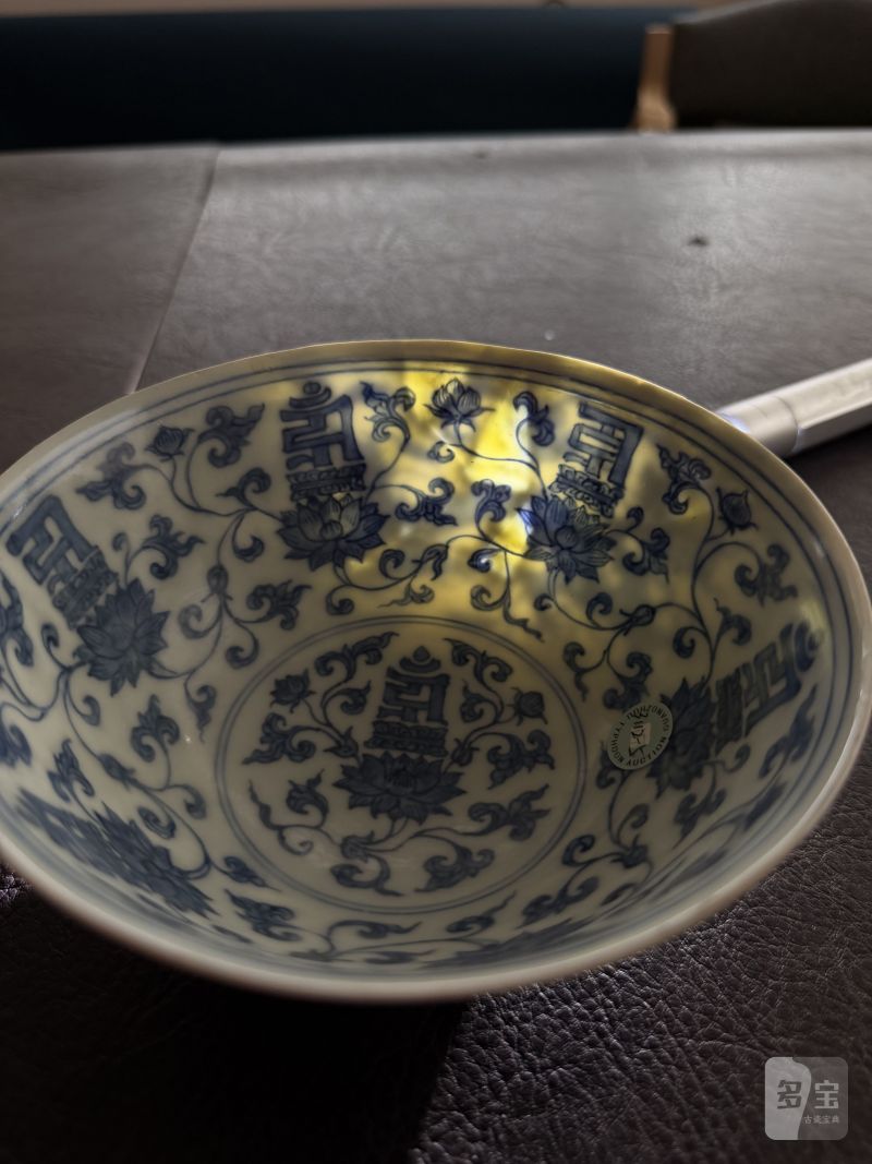 明弘治 青花外穿花龙内缠枝托梵纹碗 - 图23